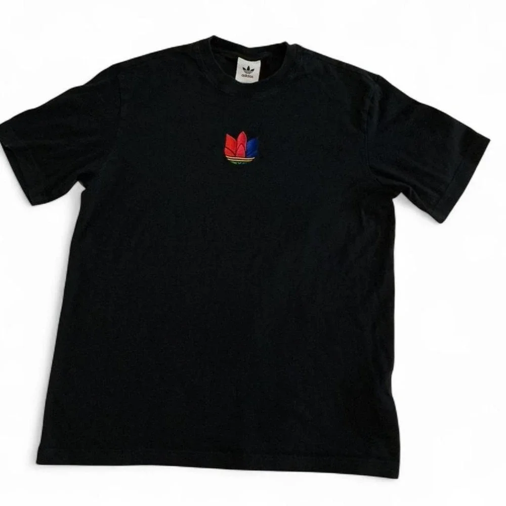 Adidas T-Shirt Mens L Black Excellent Multi-Color Embroidered Trefoil‎ Logo Tee